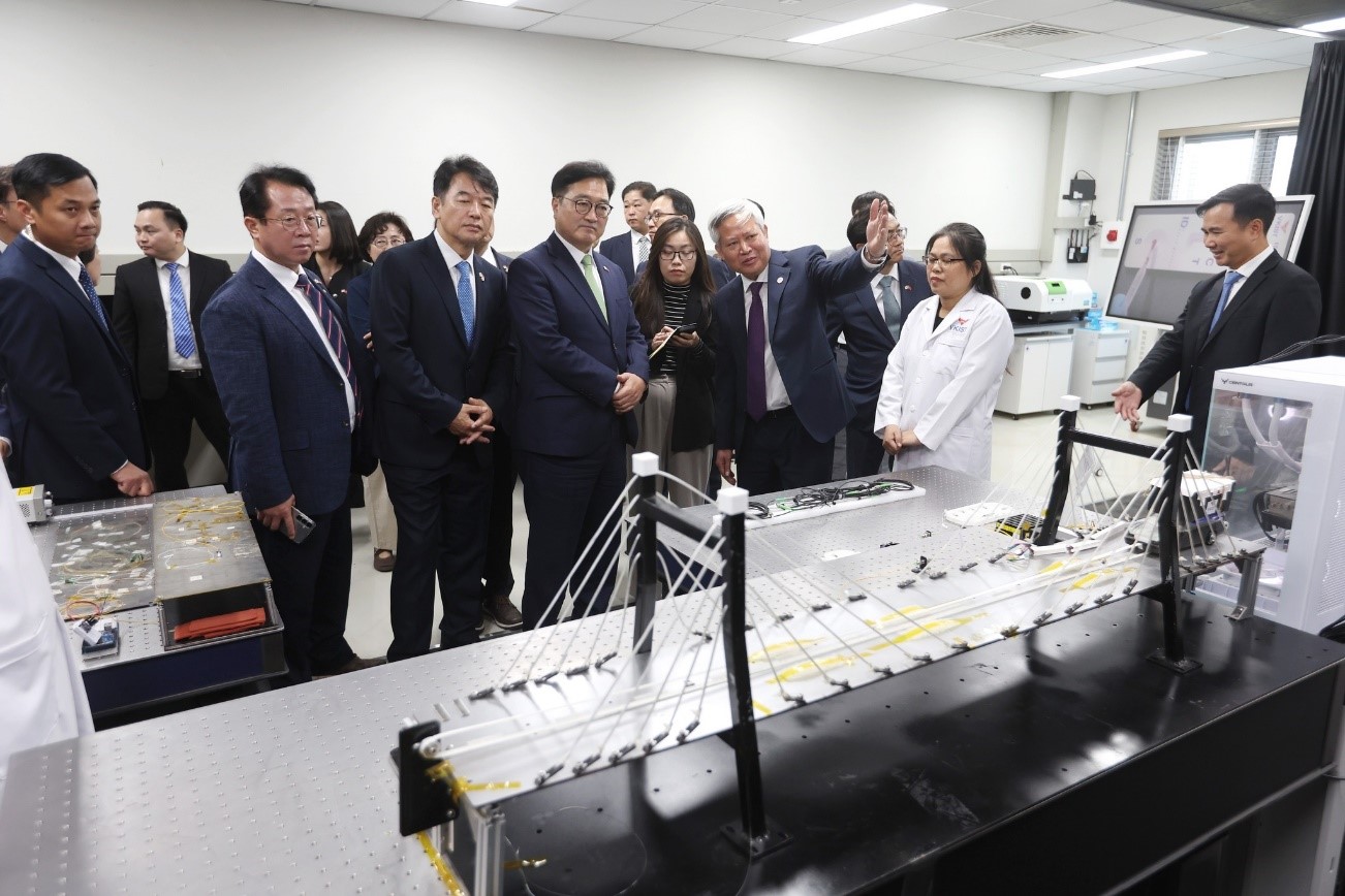 VKIST đón tiếp Chủ tịch Quốc hội Hàn Quốc Woo Won Sik và phu nhân tới thăm và làm việc