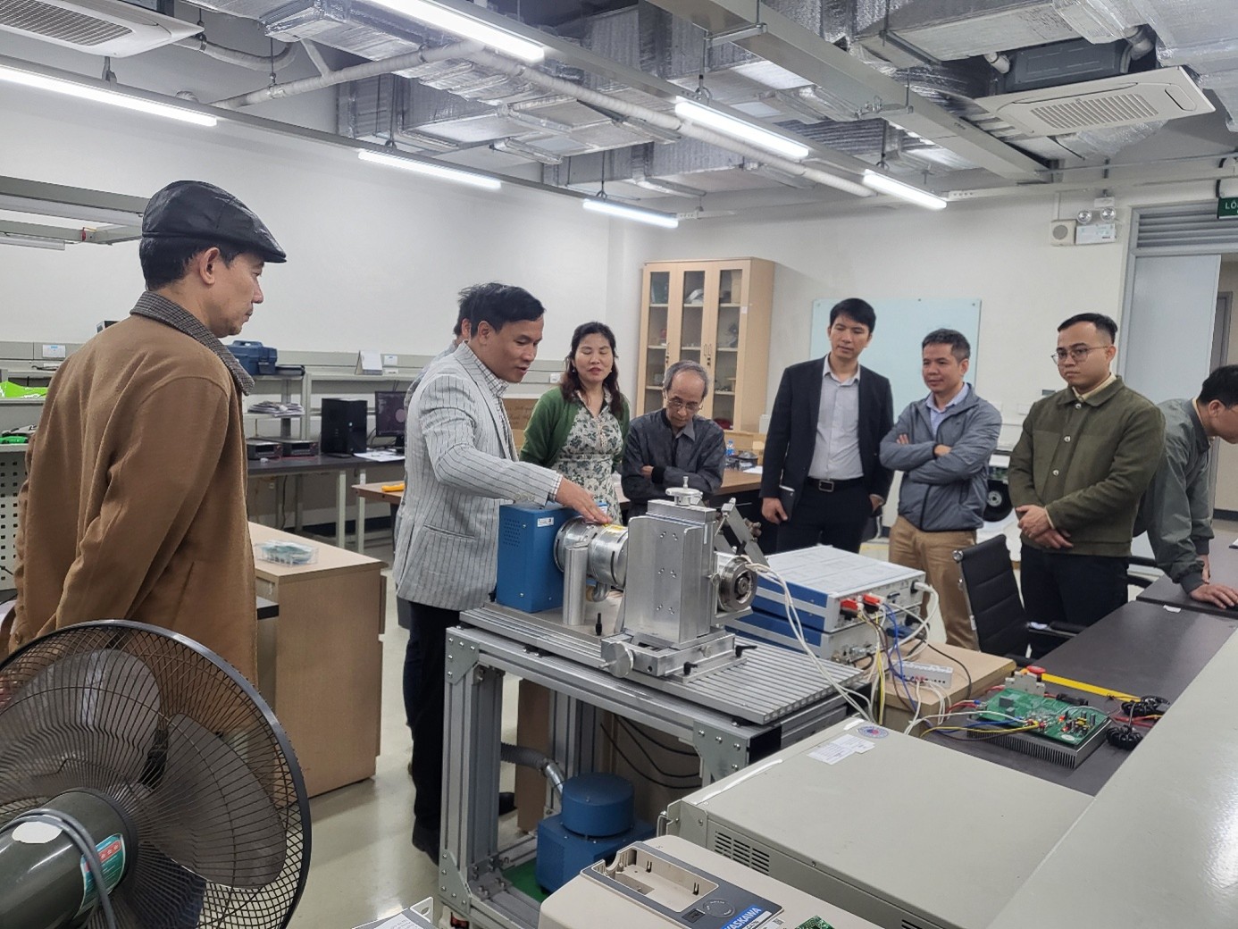 Hội đồng nghiệm thu chính thức đề tài KH&CN cấp Bộ “Nghiên cứu thiết kế động cơ cỡ nhỏ cho khớp robot cộng tác (Cobot: Collaborative robot)”