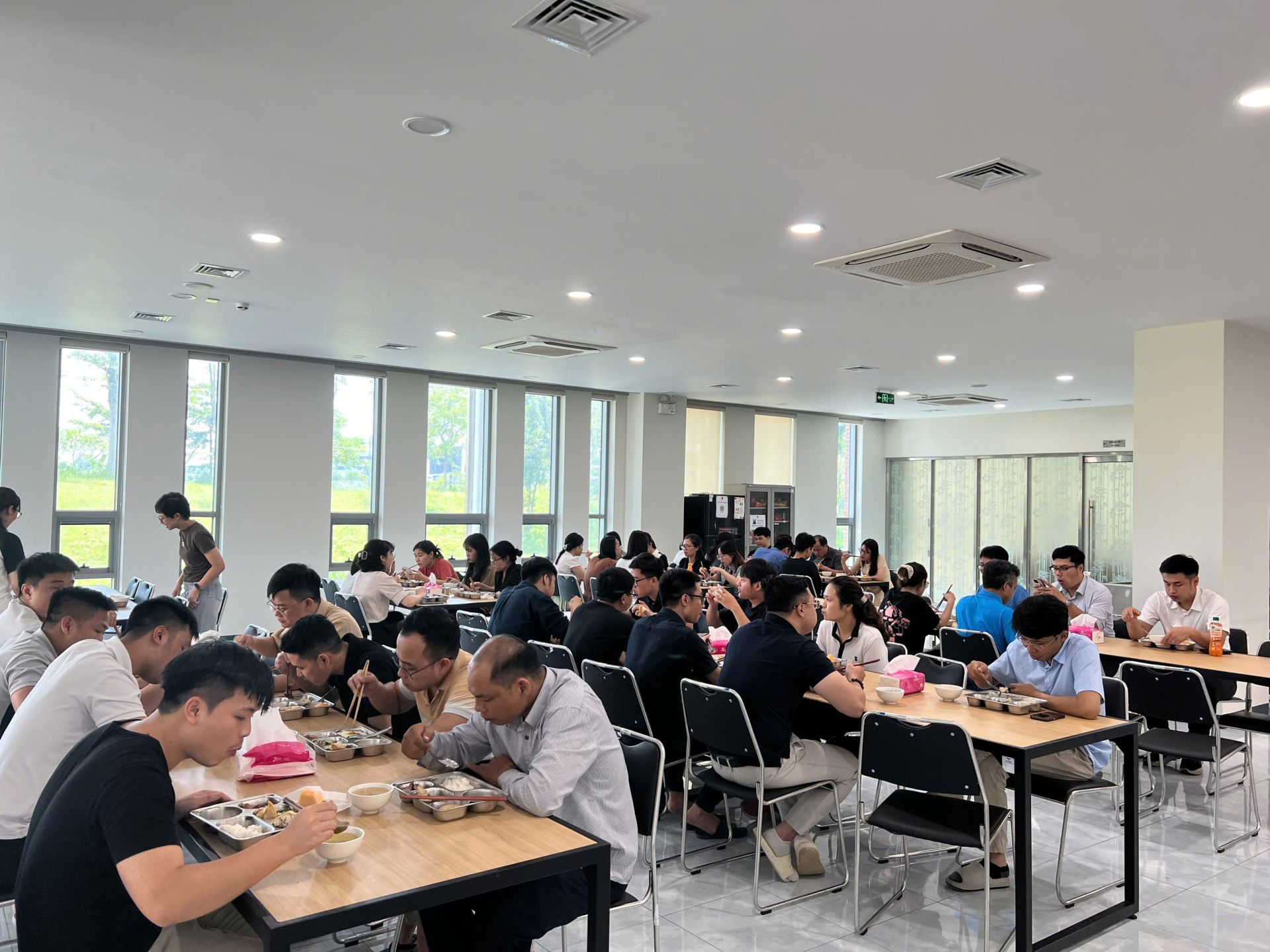 Ấm áp “Bữa cơm Công đoàn” tại VKIST