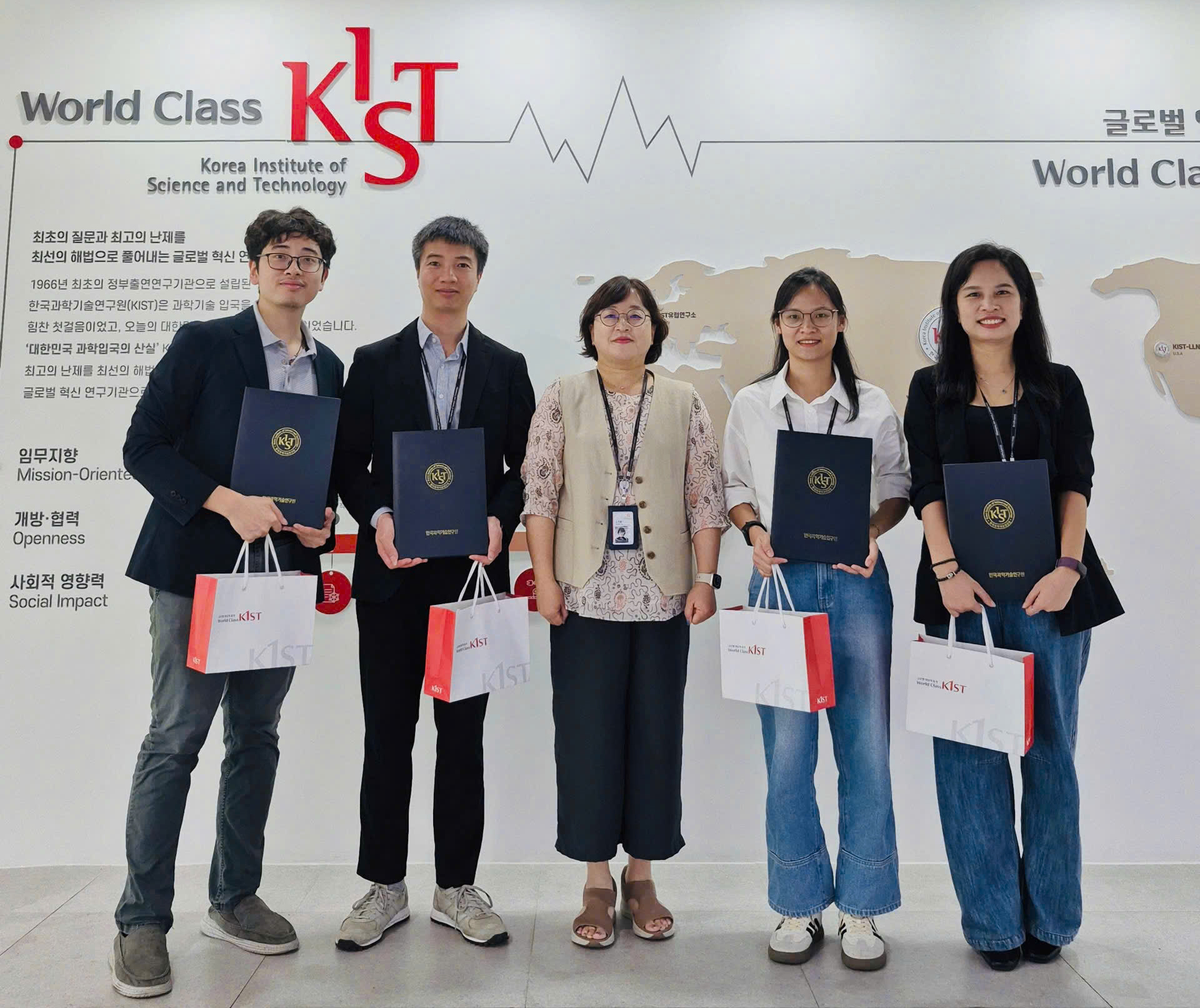 Đổi mới trong nghiên cứu và phát triển thực phẩm chăm sóc sức khỏe từ dược liệu Việt Nam