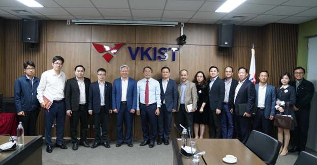Thứ trưởng Thường trực Bộ Ngoại giao Nguyễn Minh Vũ thăm và làm việc tại Viện VKIST