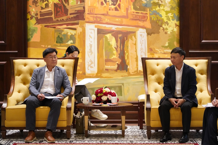 thu-truong-hoang-minh-da-lam-viec-voi-doan-chuyen-gia-kist-do-pho-chu-tich-chang-joon-yeon02-1jpg