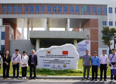 VKIST đón Đoàn Ủy ban Giáo dục Quốc hội Hàn Quốc đến thăm và làm việc tại VKIST