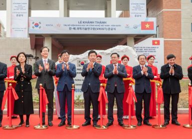 Chủ tịch Quốc hội Việt Nam Vương Đình Huệ và Chủ tịch Quốc hội Hàn Quốc Kim Jin Pyo tham dự Lễ Khánh thành trụ sở Viện Khoa học và Công nghệ Việt Nam – Hàn Quốc