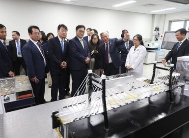 VKIST đón tiếp Chủ tịch Quốc hội Hàn Quốc Woo Won Sik và phu nhân tới thăm và làm việc