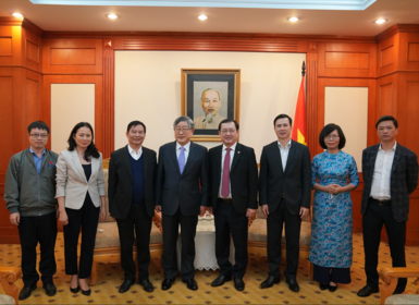 Bộ trưởng Huỳnh Thành Đạt chia tay TS. Kum Dongwha – Viện trưởng đầu tiên của Viện Khoa học và Công nghệ Việt Nam – Hàn Quốc (VKIST)