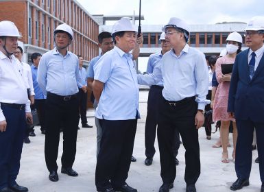 Bộ trưởng Bộ Khoa học và Công nghệ và Bộ trưởng Bộ Kế hoạch và Đầu tư thăm và làm việc tại công trường VKIST