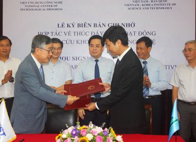 Lễ ký kết Biên bản ghi nhớ hợp tác về thúc đẩy các hoạt động nghiên cứu khoa học và công nghệ giữa Viện VKIST và NACENTECH