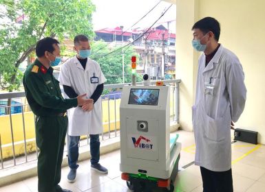 Robot vận chuyển trong các khu vực cách ly ra đời 2 tuần sau khi Bộ Khoa học và Công nghệ đặt hàng