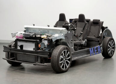 Chia sẻ nền tảng xe điện: Khi các hãng bắt tay để cùng tồn tại