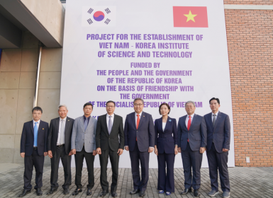 Bộ trưởng Ngoại giao Hàn Quốc Park Jin thăm VKIST