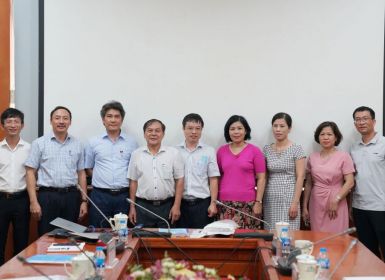 Nghiệm thu nhiệm vụ KH&CN cấp Bộ “Xác định hoạt chất chống viêm trong dược liệu hy thiêm để nghiên cứu nâng cao hiệu xuất chiết xuất hoạt chất từ dược liệu và nâng cấp tiêu chuẩn của các sản phẩm chứa hy thiêm”