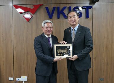 Chủ tịch KOICA Hàn Quốc đến thăm và làm việc với VKIST