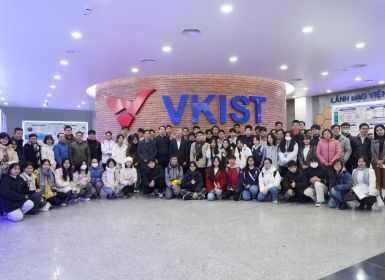 Chuyến tham quan trải nghiệm thú vị của sinh viên Hệ đào tạo cử nhân Khoa học tài năng tại VKIST
