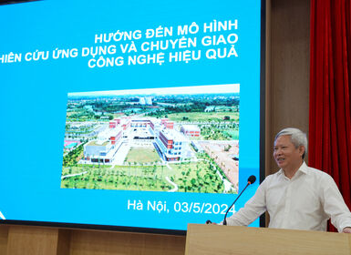 Lớp bồi dưỡng theo tiêu chuẩn chức danh nghiên cứu khoa học - Khóa 2 tham quan thực tế tại Viện VKIST