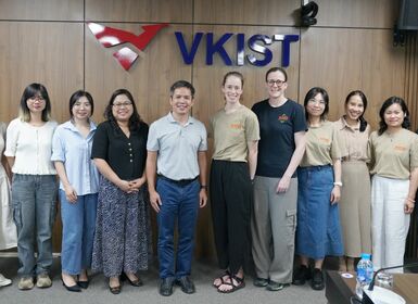 Các nhà nghiên cứu nông nghiệp cho phát triển quốc tế tham quan VKIST