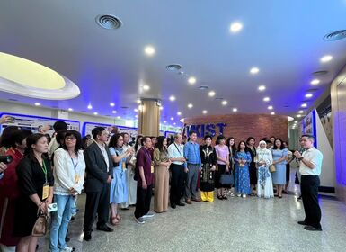 Đoàn đại biểu Trí thức và Chuyên gia Việt Nam ở nước ngoài tham quan tại VKIST