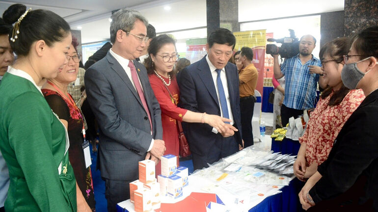 Nữ trí thức Viện VKIST tham gia Triển lãm “Tài sản trí tuệ và kết quả đổi mới sáng tạo của nữ trí thức”