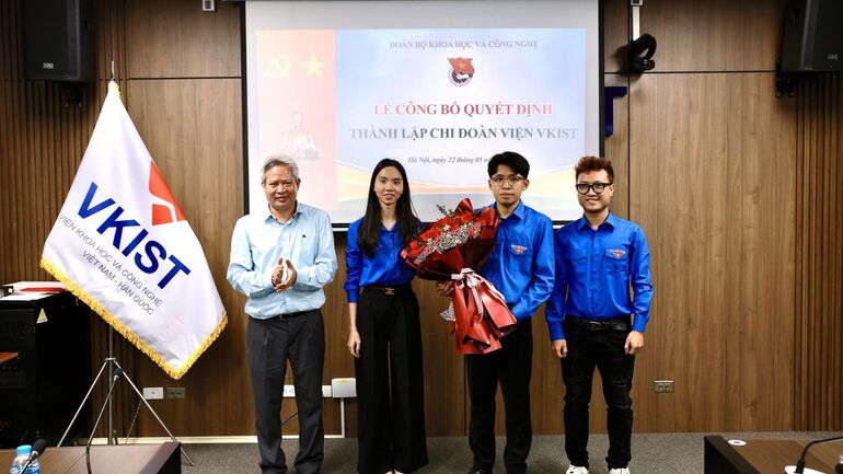 Lễ công bố trao quyết định thành lập Chi đoàn Viện VKIST