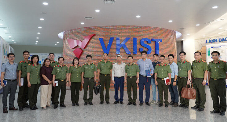 Đoàn Học viện An ninh nhân dân đến thăm và làm việc tại Viện VKIST