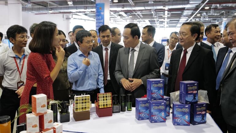 Phó thủ tướng Trần Lưu Quang tham quan triển lãm Techconnect 2023