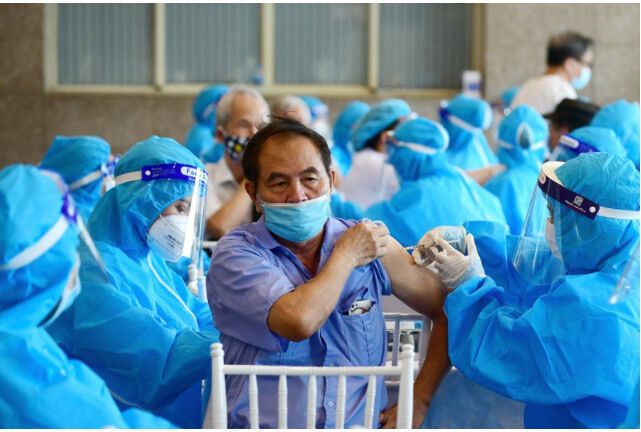 Vaccine COVID chỉ giảm nguy cơ lây truyền biến thể Delta trong thời gian ngắn