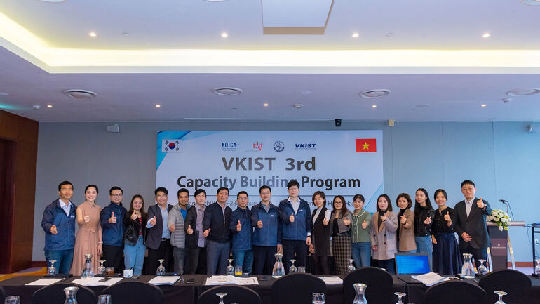 Khối hành chính VKIST tham gia Khóa tập huấn trực tuyến nâng cao năng lực do Viện Khoa học và Công nghệ Hàn Quốc (KIST) tổ chức