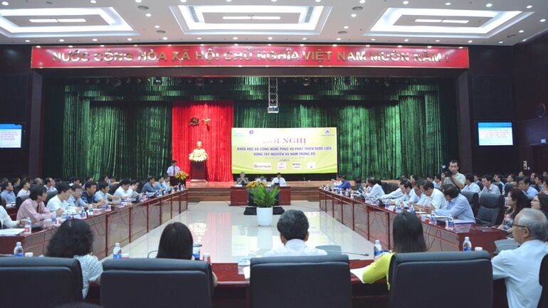 Attending the 16th Scientific and Technological Handover Conference of Southern Central Vietnam and Central Highlands
