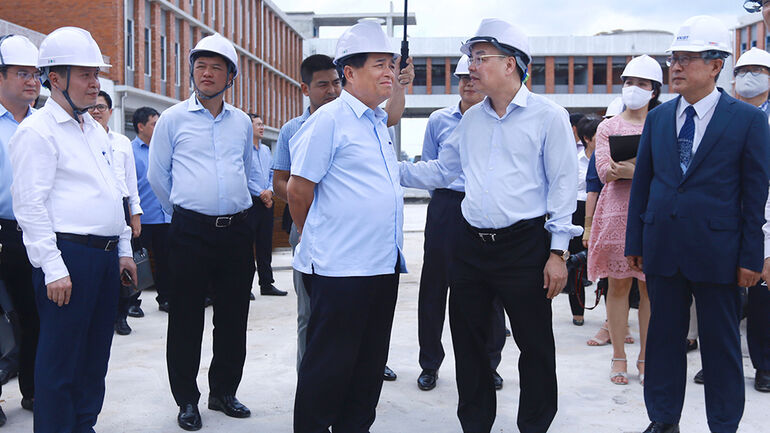 Minister of Science and Technology and Minister of Planning and Investment visited VKIST construction site