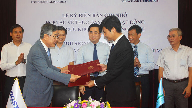 Signing Ceremony of the Memorandum of Understanding on the strategic cooperation toward promoting research activities