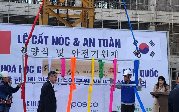 Topping-out ceremony of the building office of Vietnam-Korea Institute of Science and Technology