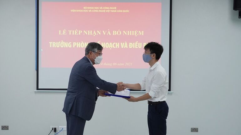 Lễ tiếp nhận và bổ nhiệm Trưởng phòng Kế hoạch và Điều phối  Viện Khoa học và Công nghê Việt Nam