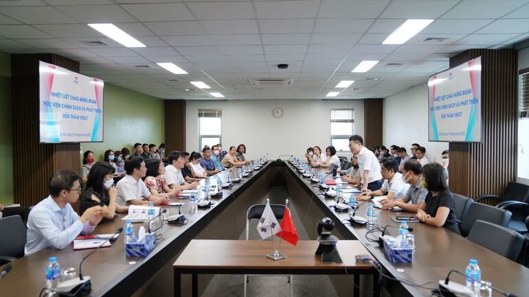 Visit of the Academy of Policy and Development at VKIST