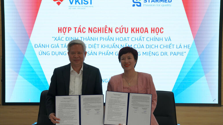 Lễ ký kết Hợp tác nghiên cứu và chuyển giao công nghệ sản xuất Khăn tẩy trang Rửa mặt 2 IN 1 DÉ SEE