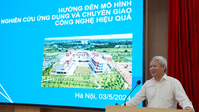 Lớp bồi dưỡng theo tiêu chuẩn chức danh nghiên cứu khoa học - Khóa 2 tham quan thực tế tại Viện VKIST