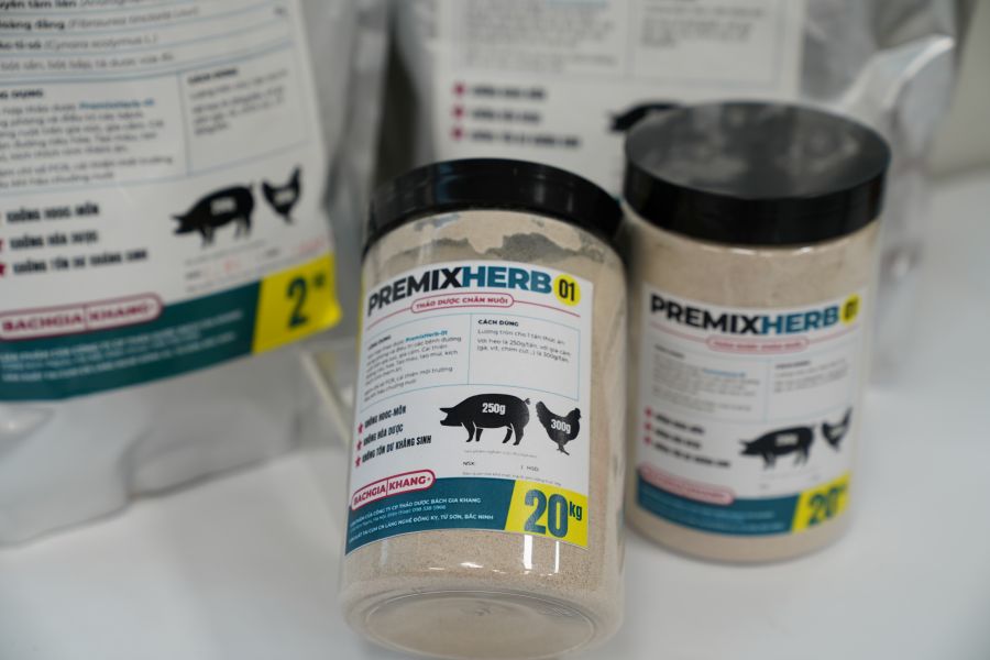 Thảo dược thay thế kháng sinh giúp phòng ngừa tiêu chảy ở lợn con